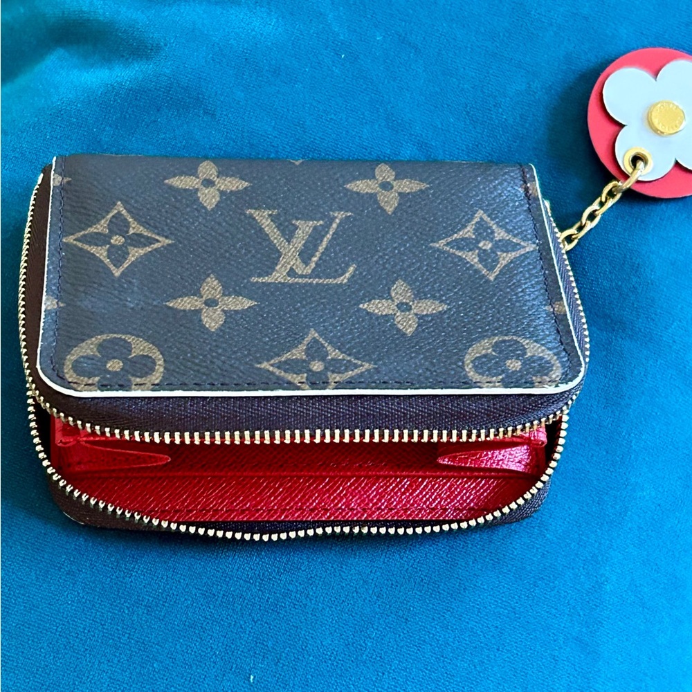 NWOT Louis Vuitton Monogram zippy coin purse flower edition